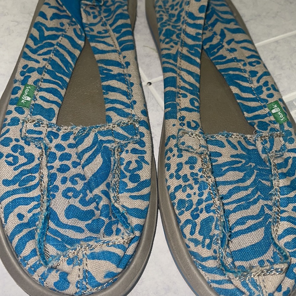 SANUK - Picture 3 of 5